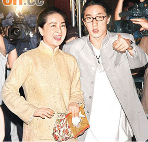 林凤娇谈成龙女儿林凤娇个人资料及年轻时照片成龙林凤娇结婚照2