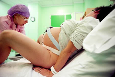 孕妇在产房生孩子视频 女人产房尴尬照 产妇产房解剖图片