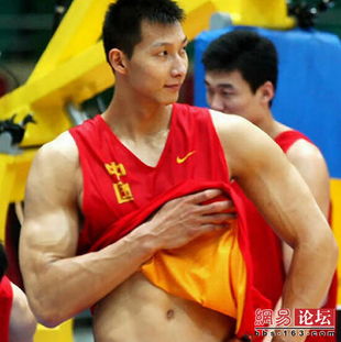 易建联啥时候结婚的老婆是谁 易建联儿子多大了正面照(3)
