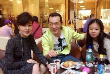 2015春晚导演锁定哈文 哈文导演了几届春晚 哈文和李咏女儿照片