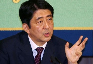 安倍连任日本首相，安培晋三简历背景夫人子女照片，安培家族揭秘