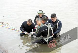 监利沉船天津幸存者吴建强逃亡经历,沉船事件65岁幸存者如何获救