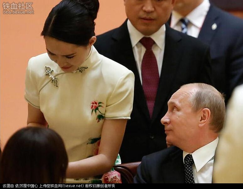 俄总统普京新妻子照片,普京侧身看美女图23岁女儿照片曝光