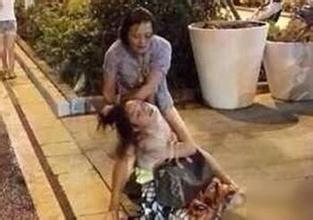 原配暴打小三撕光衣服视频,小三暴打原配8分钟,街头原配打小三