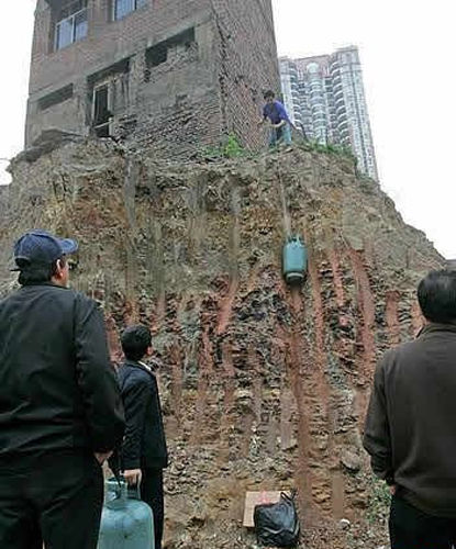 高考钉子户的儿子成绩 史上最牛高考钉子户 中国最牛拆迁钉子户图(2)