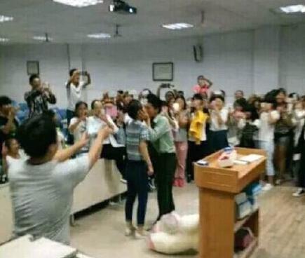 河南一军训教官向女生表白,女生都喜欢军训教官原因是什么(3)