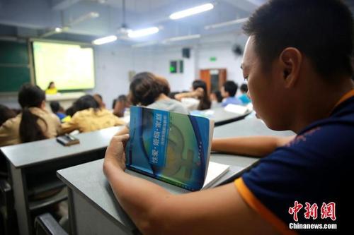 大学生性教育缺乏如何启齿开课,大学开设性教育课有违礼数吗(3)