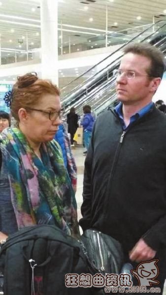副科长不堪遭辱骂掌掴老太,外籍老太掌掴上海男童事件图(2)