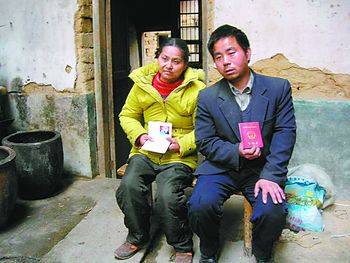 29岁小伙恋爱上62岁大妈图,东北小伙39岁竟娶73岁老太
