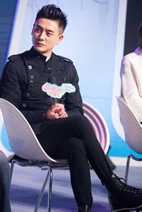 黄宗泽缺席胡杏儿婚礼原因,黄宗泽现任女友是谁资料背景曝光(2)