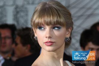 泰勒抖森海边接吻照恋情曝光, 泰勒抖森恋爱了吗泰勒劈腿是真的吗(2)