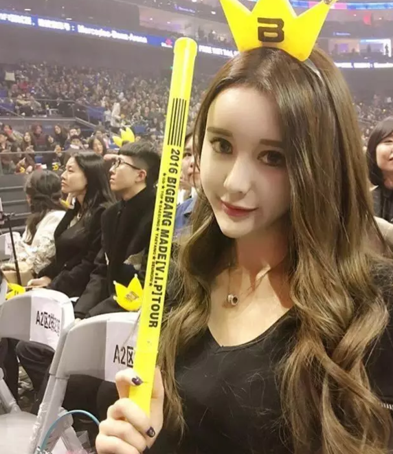 小G娜拍写真是借吴亦凡出道吗?小G娜还有哪些猛料为何死磕吴亦凡(2)