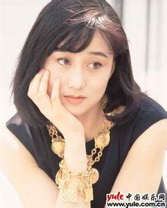 李连杰妻子近照前凸后翘身材超好,利智跟成龙很熟吗什么关系(2)