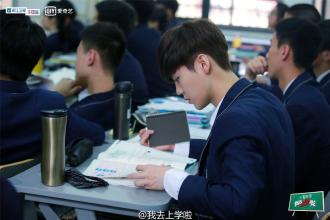 鹿晗罕见动怒情绪失控原因是什么?鹿晗怒斥跟车黄牛原版视频曝光(2)