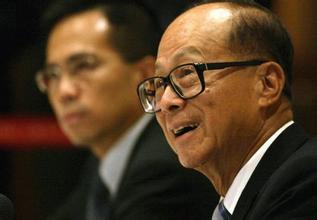 李嘉诚身家缩百亿总资产多少?李嘉诚有四个老婆是真的吗分别是谁(3)