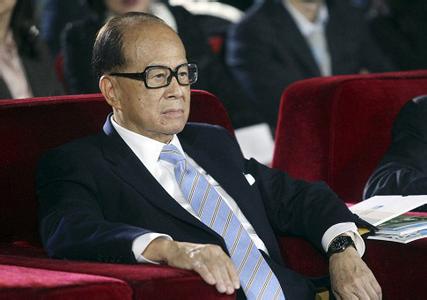 李嘉诚身家缩百亿总资产多少?李嘉诚有四个老婆是真的吗分别是谁(3)