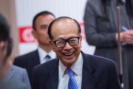 李嘉诚身家缩百亿总资产多少?李嘉诚有四个老婆是真的吗分别是谁(3)
