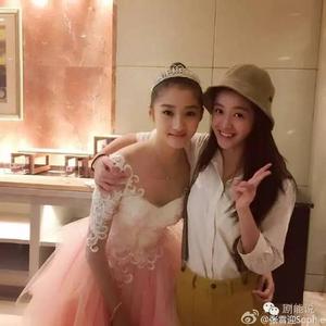 关晓彤张雪迎飙戏互撕现场照, 揭两人谁漂亮是真好友还是假闺蜜(2)