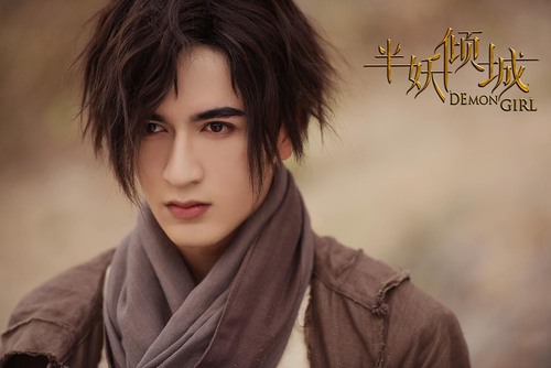 《半妖倾城》幽瞳的扮演者是谁?扮演者米热个人资料整容照片对比(3)