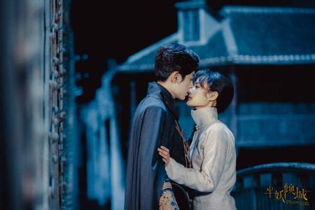 《半妖倾城》幽瞳的扮演者是谁?扮演者米热个人资料整容照片对比(3)