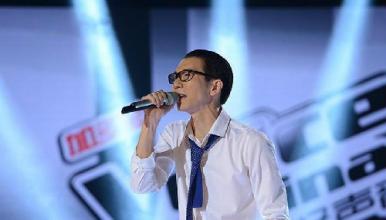 中国好声音2学员侯磊殴打快递员现场图, 揭侯磊个人资料背景图(2)