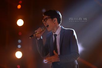 中国好声音2学员侯磊殴打快递员现场图, 揭侯磊个人资料背景图(2)