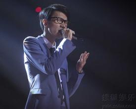 中国好声音2学员侯磊殴打快递员现场图, 揭侯磊个人资料背景图(2)