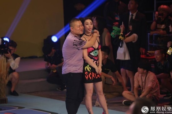 透明装没内衣_性感内衣少女透明装