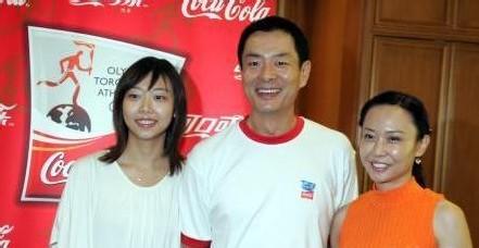 濮存昕卸任北京人艺副院长真实原因,濮存昕的妻子的谁家庭照曝光(2)