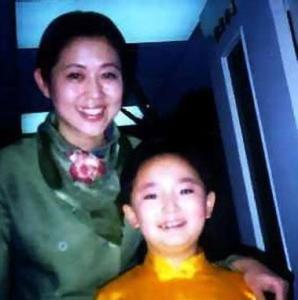 倪萍的第一任丈夫是谁所有丈夫照片,倪萍15岁儿子眼睛好了吗