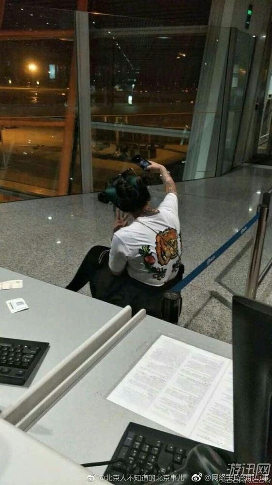 女主播误机殴打工作人员视频直播地址,刘某个人资料微博私照遭扒(2)