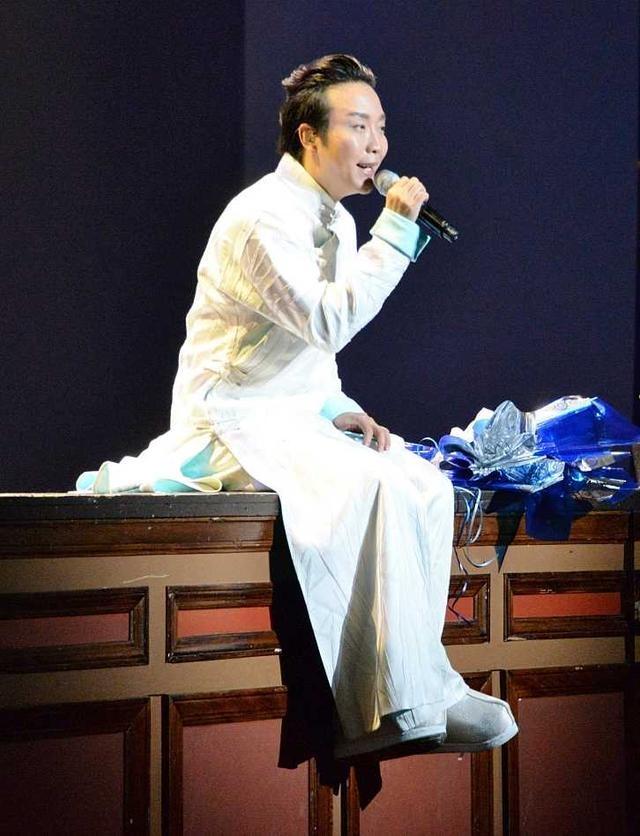 李玉刚的妻子是谁两人有孩子吗?被曝育有混血宝宝