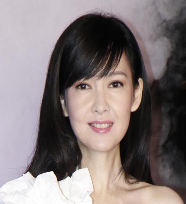 51岁周慧敏近照吓人被曝不能生育倪震周慧敏孩子真的是倪震私生