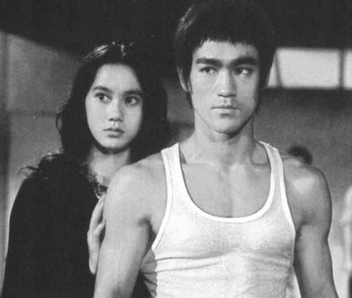 李小龙丁佩什么关系是情人吗丁佩年轻时候的照片曝光惊艳众人