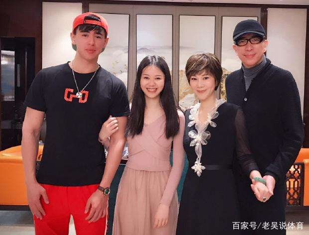 曹燕华现任丈夫是谁近况曝光曹燕华施之皓为何离婚儿女归谁抚养