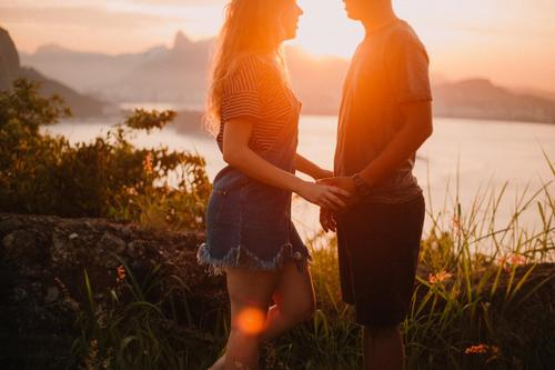 冷战多久男人会想你他会痛苦吗?冷战后聪明女人的做法