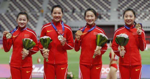 中国女子接力队用银牌平定失误风波 女子团为何被嘲讽发生了什么