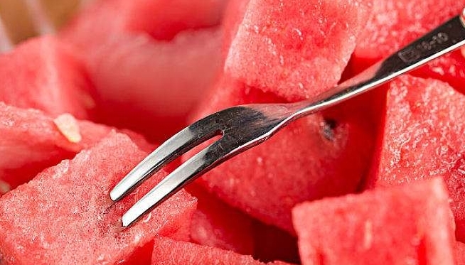 什么水果夏天吃最养人？哪些水果夏天不宜多吃？