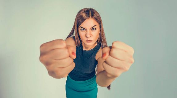 女人容易脾气暴躁是什么原因呢?脾气暴躁会有哪些健康隐患?
