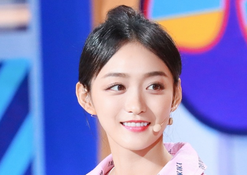 何泓姗个人资料家庭背景被扒超有钱?何泓姗结婚了吗老公是谁?