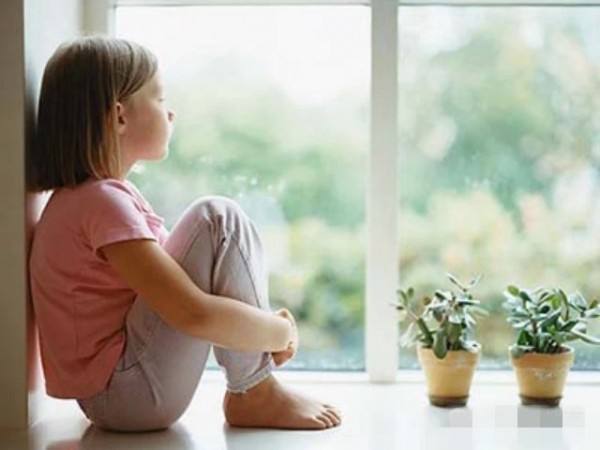 孩子性格内向胆小是什么原因该怎么办?父母应该怎样教育才能改善