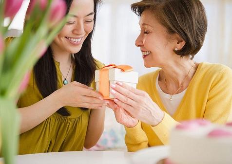 第一次见婆婆送什么礼物能留下好印象?聪明女人会这么做