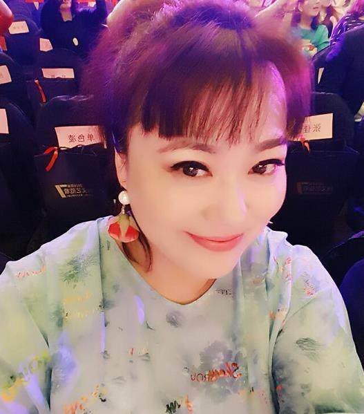 李菁菁现在的生活状态家产多少？李菁菁当初为什么被封杀?