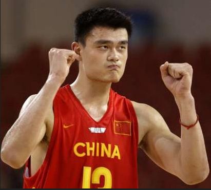 中国第一人姚明退役后还有钱吗身价多少？姚明在NBA共赚了多少钱