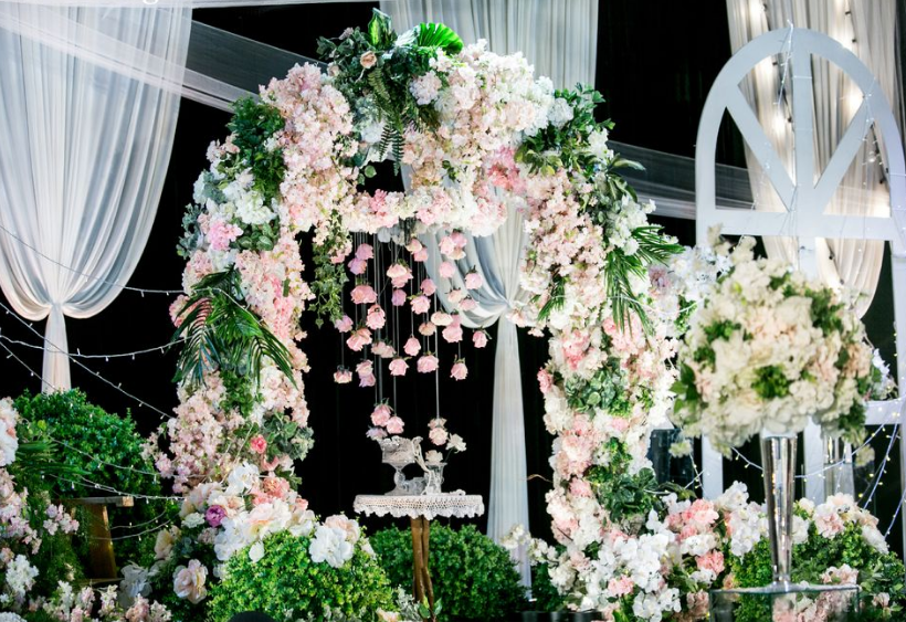 婚礼现场布置图片鲜花主题布置如何?2019婚庆流行什么