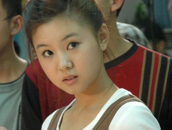 演员李小萌的父母是谁 曾与冯巩合作被误认为是父女