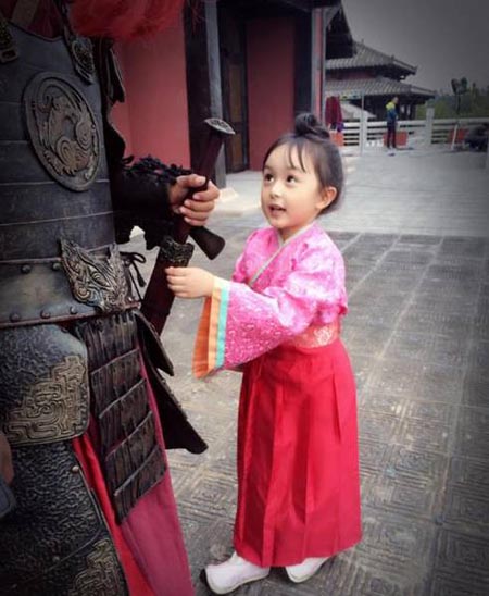 刘楚恬家庭背景惊人？ 妈妈高冰水美艳写真曝光 刘楚恬的家境