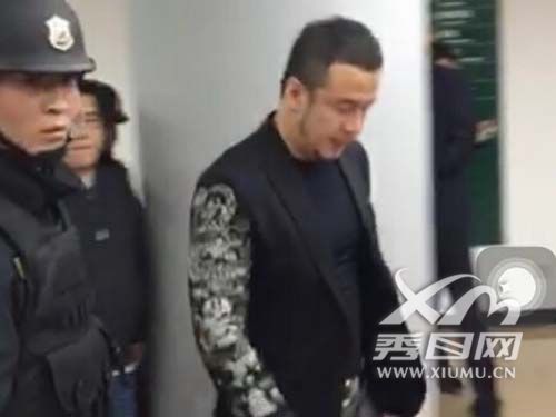杨坤被警察带走是怎么回事 知情人透露只是演唱会安保人员 杨坤犯什么事