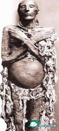 男子怀孕30年产下女婴被当怪物,千年木乃伊出土后产下活婴视频