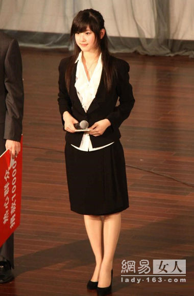 奶茶妹妹与刘强东恋情结束分手费3000万,奶茶妹妹清空微博原因